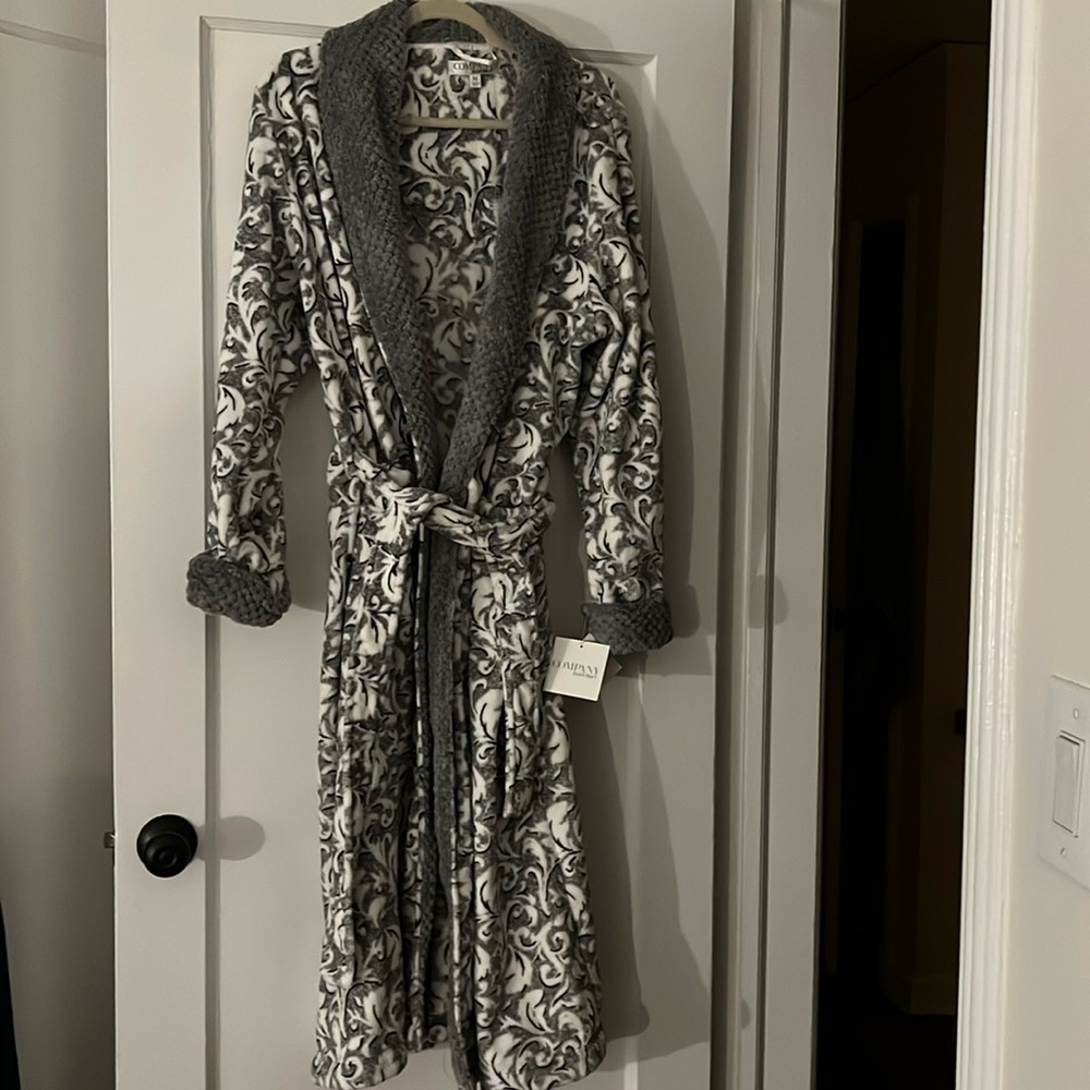 Ellen Tracy plush robe